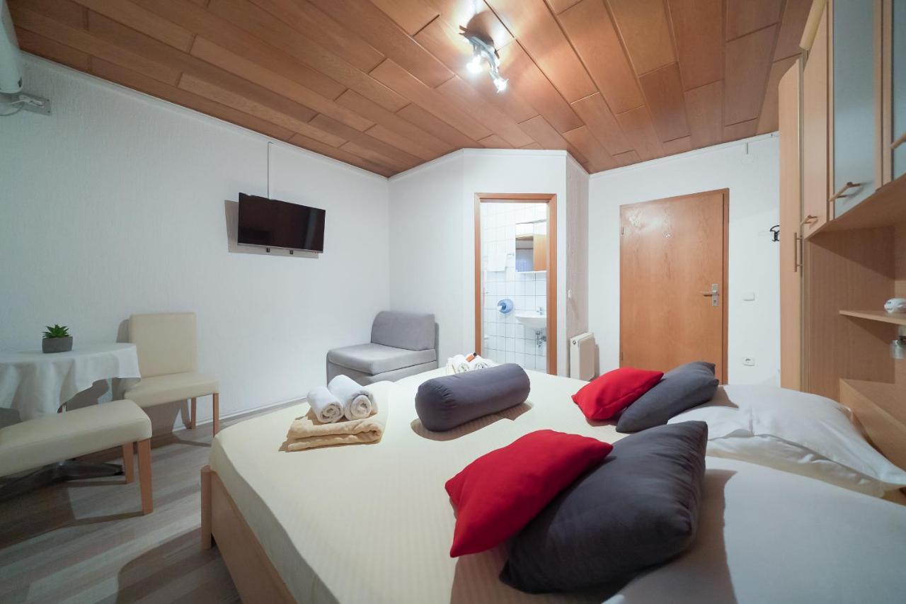 Lanterna Rooms トゥラニ エクステリア 写真